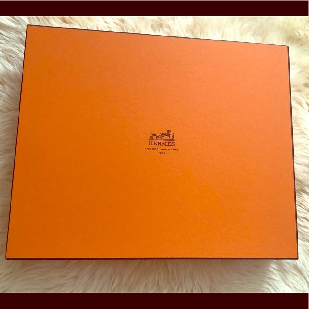 SOLD. Hermes Box